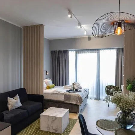 In With Pool & Jacuzzi Apartment