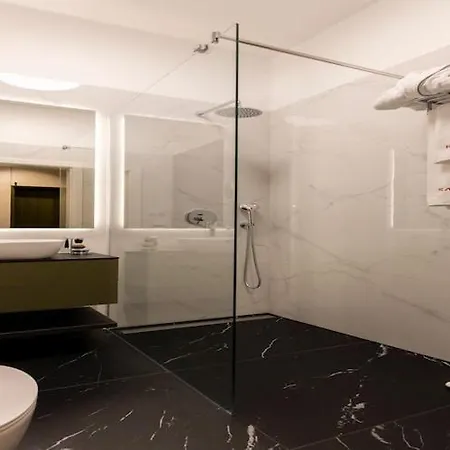 Apartment In With Pool & Jacuzzi